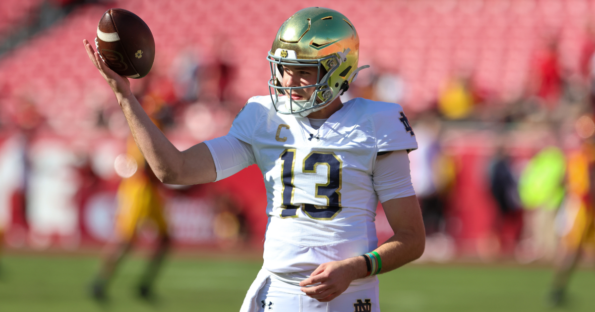 Notre Dame QB Riley Leonard named semifinalist for this award