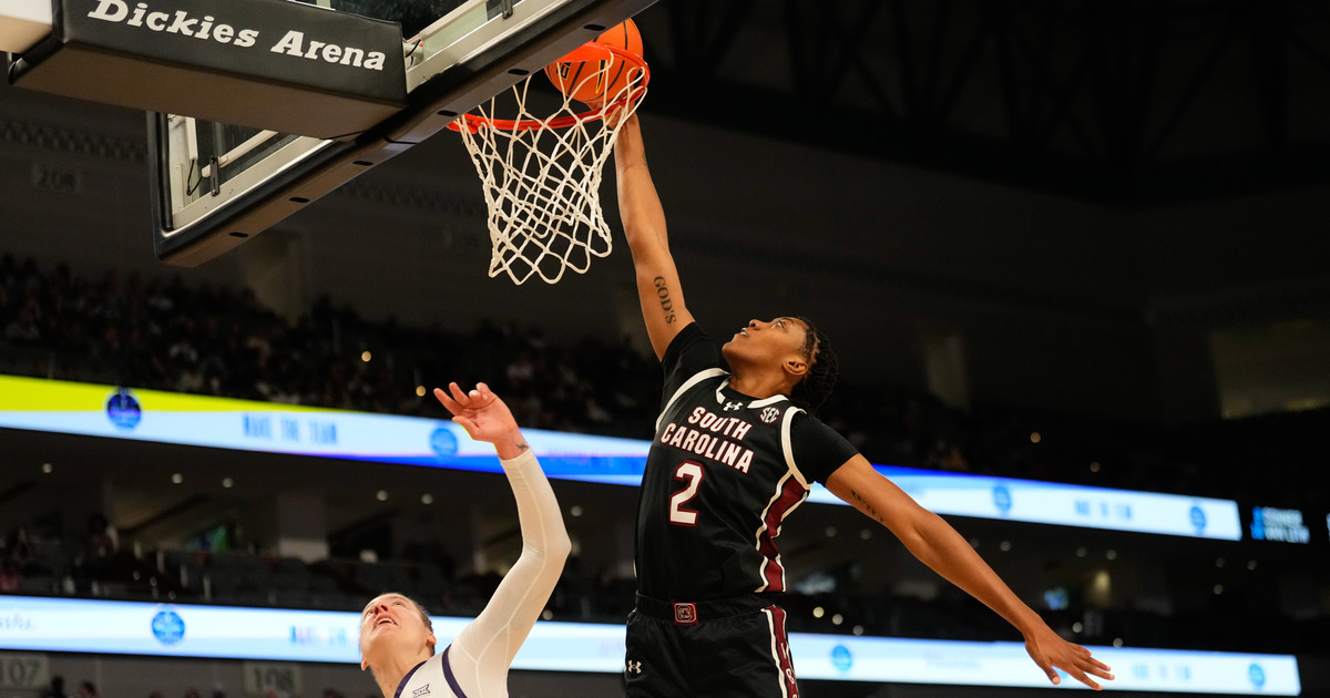 South Carolina women’s basketball: Ashlyn Watkins dunks over the nation’s leading shot-blocker