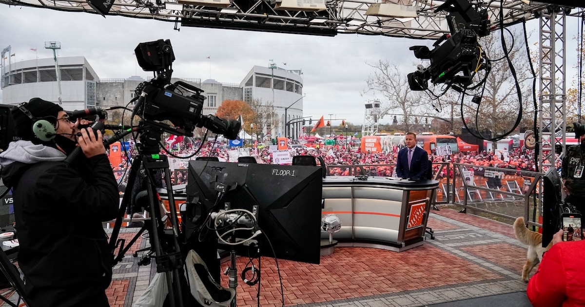 ESPN College GameDay announces two live shows for College Football Playoff opening round