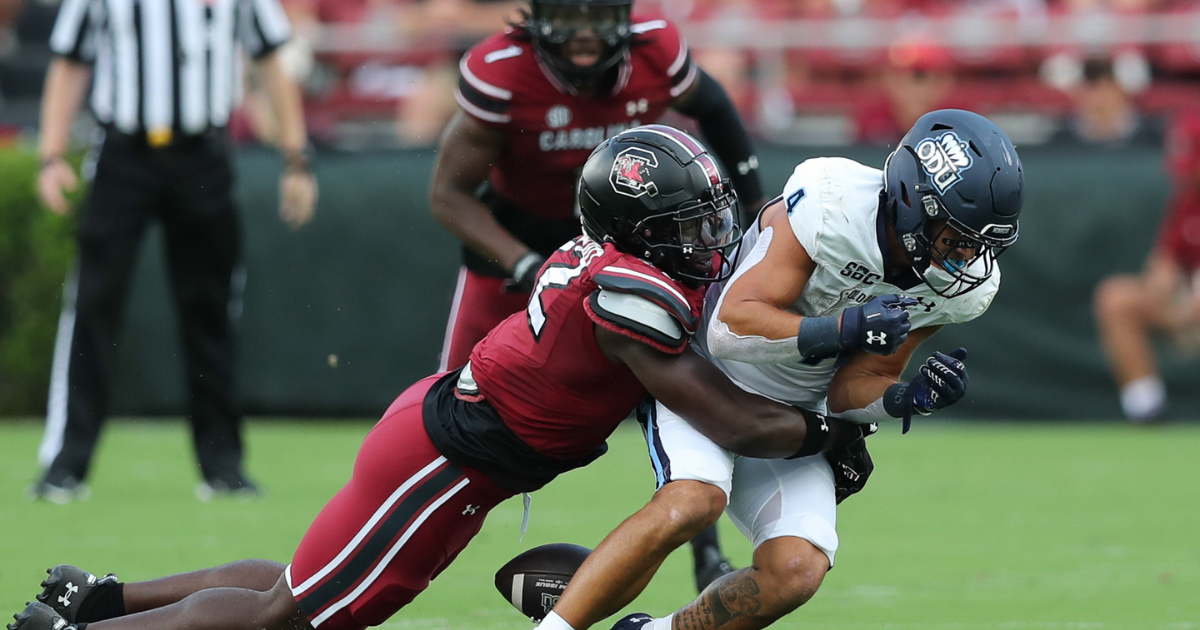 Jatius Geer injury update: South Carolina LB heads into medical tent vs. Virginia Tech
