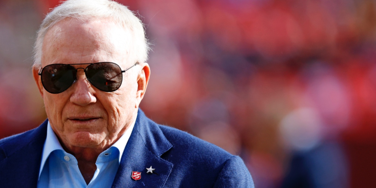 Jerry Jones snaps at Cowboys fans over 'Pay Micah' chants