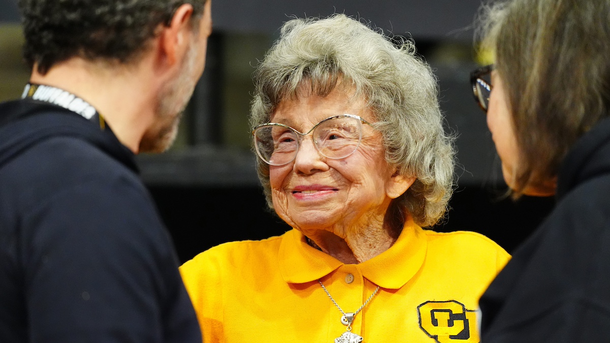 Colorado Superfan Peggy Coppom, 100, Hits Heisman Pose With Trophy