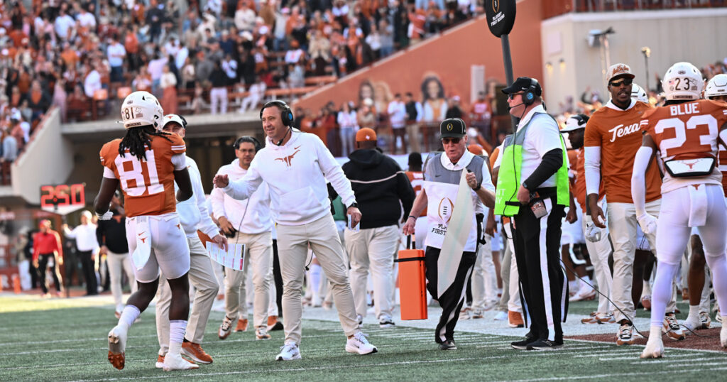 Juan Davis, steve Sarkisian