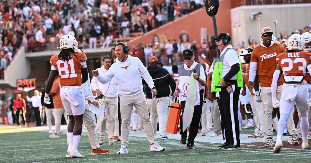 Juan Davis, Steve Sarkisian