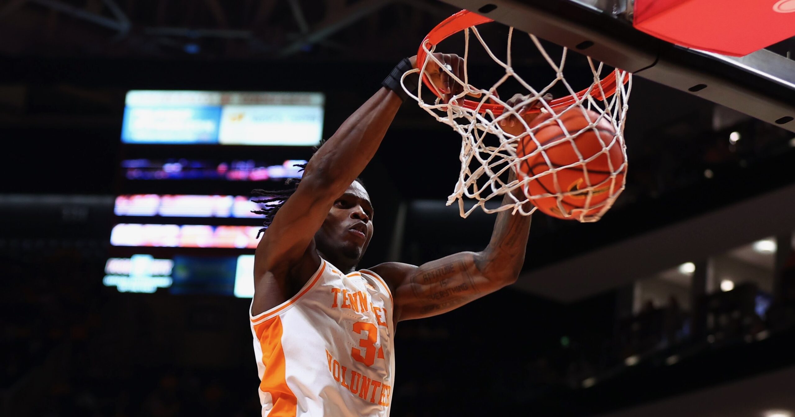 No. 1 Tennessee rallies in second half to beat MTSU, 82-64