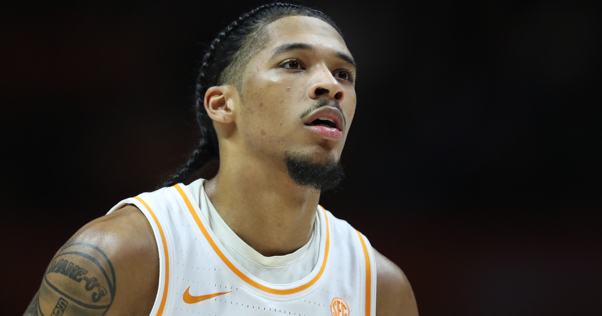 Zakai Zeigler injury: Tennessee guard limps directly to locker room with apparent leg issue