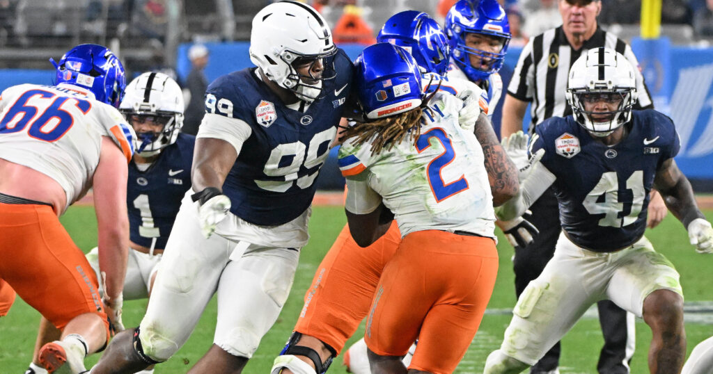 Penn State defensive lineman Coziah Izzard