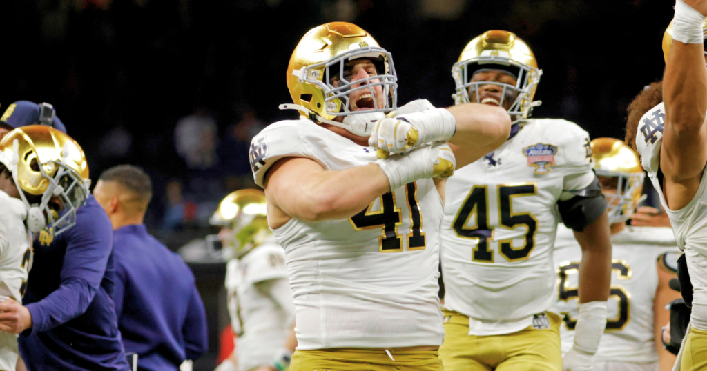 Notre Dame defensive tackle Donovan Hinish