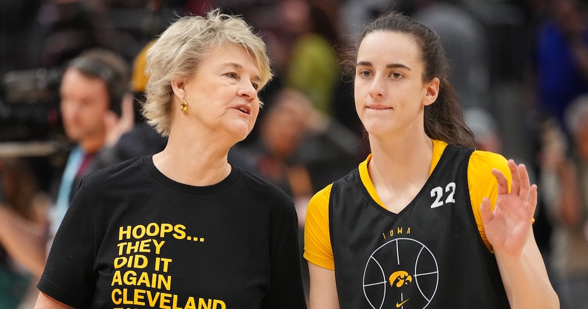 Caitlin Clark recalls what led her to Iowa over Notre Dame