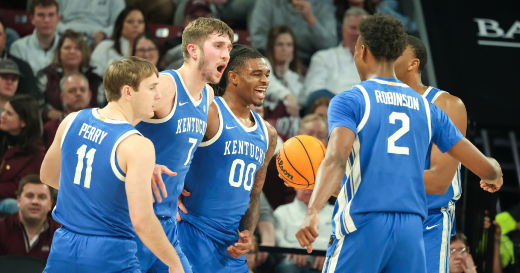 Kentucky players huddling - Wesley Hale, Imagn Images