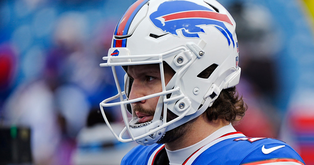 Josh Allen reveals hilarious reason that lead official Bill Vinovich chastised him on the bench