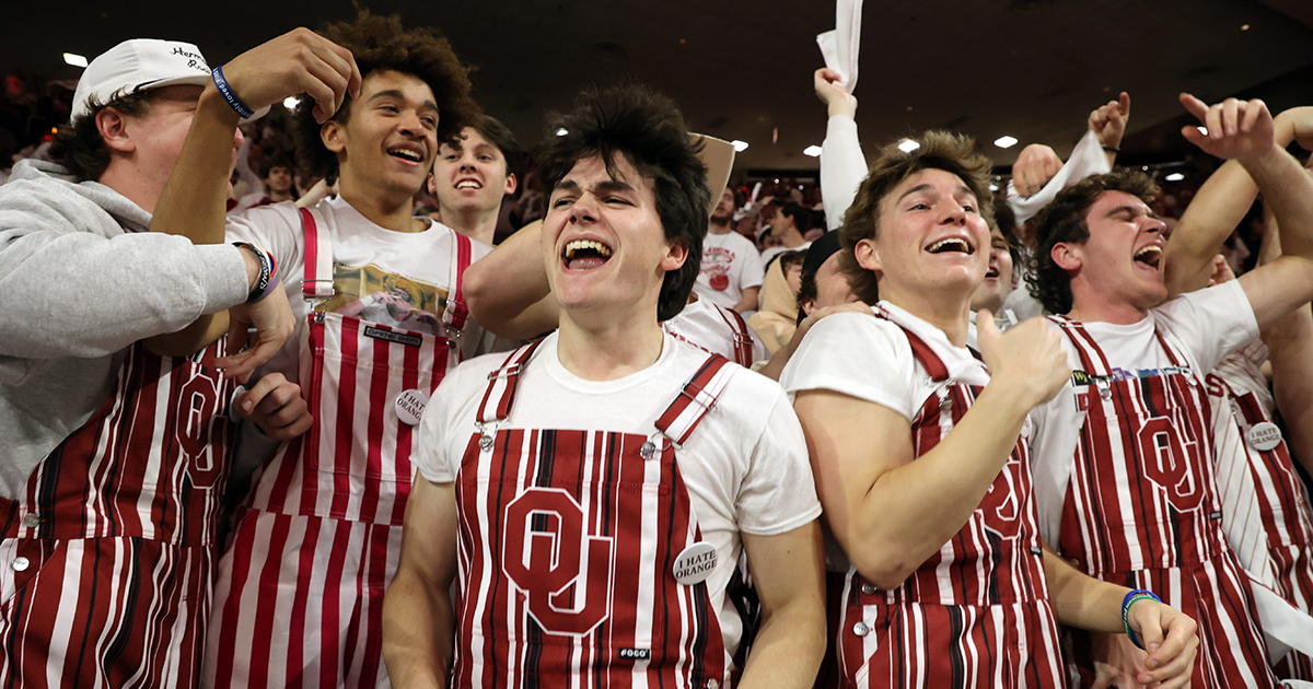 Oklahoma basketball fans start massive ‘Balloon Snake’ during Red River Rivalry vs. Texas