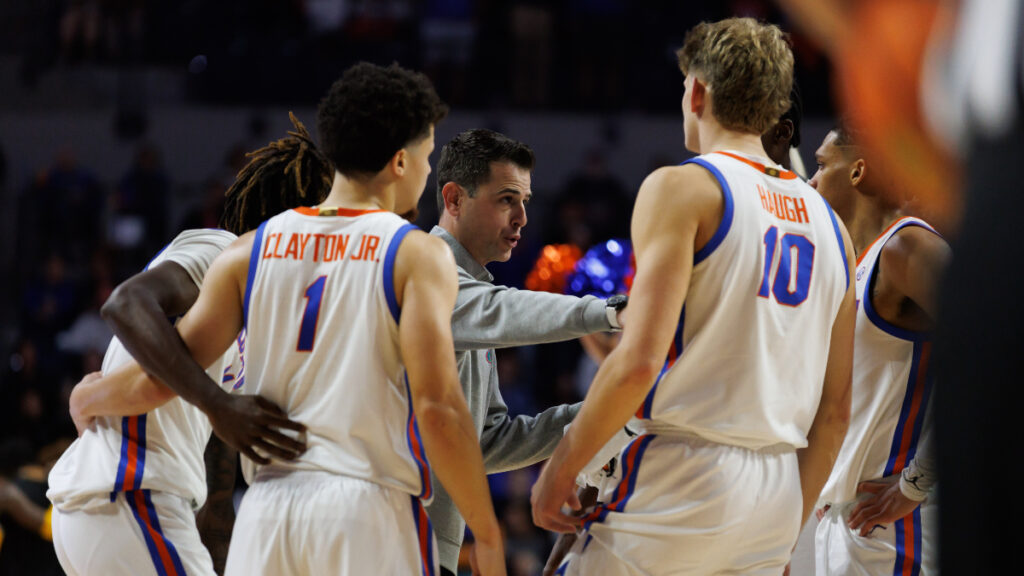 Florida Gators head coach Todd Golden talks with Florida Gators guard Walter Clayton Jr. (1) and Florida Gators forward Thomas Haugh (10) against the Missouri Tigers during the second half at Exactech Arena at the Stephen C. O'Connell Center. (Matt Pendleton-Imagn Images)