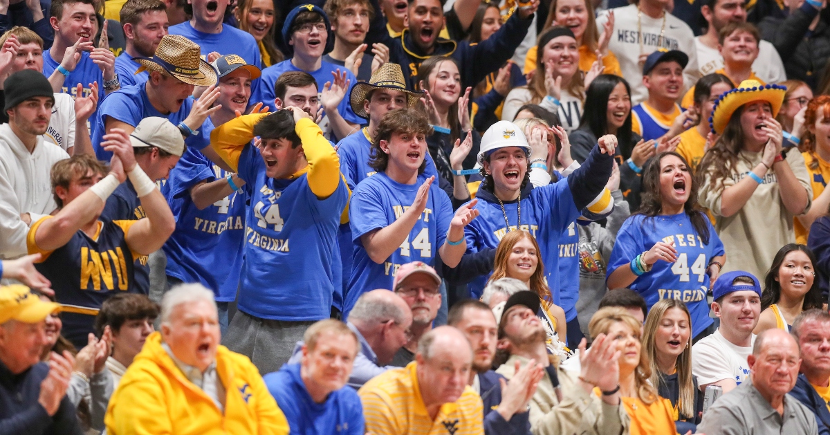 West Virginia fans storm court after upset win vs. No. 2 Iowa State