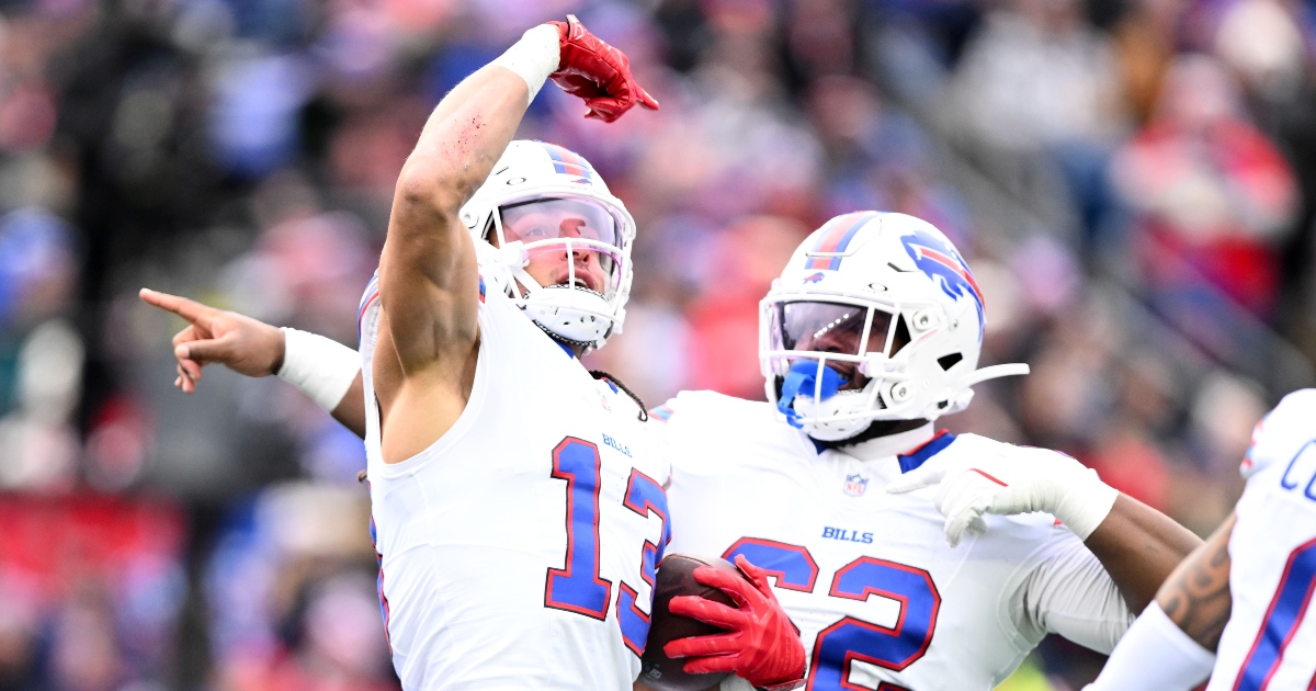 Bills WR Mack Hollins arrives to Ravens game in bathing suit, bare feet despite freezing conditions