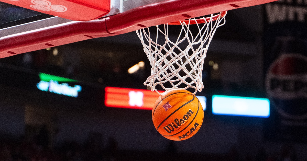 WATCH: Nebraska basketball fan hits full-court putt to win Porsche vs. USC