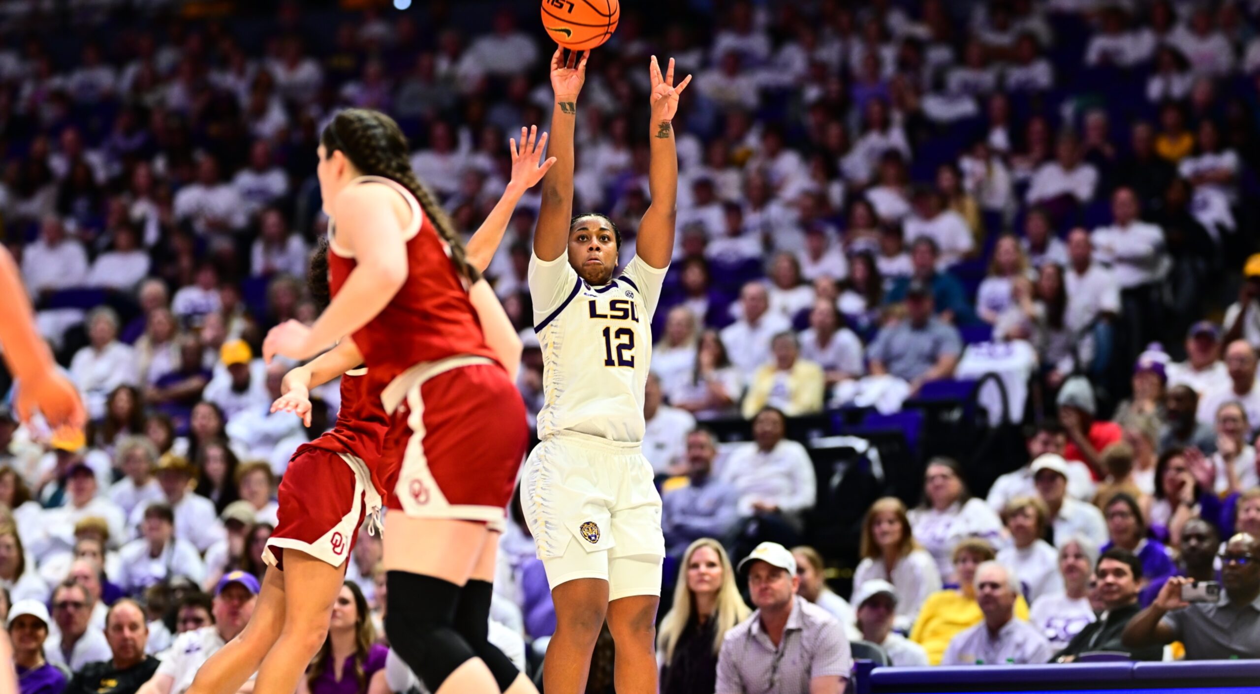 Led by Williams, LSU holds off Oklahoma’s comeback in home win