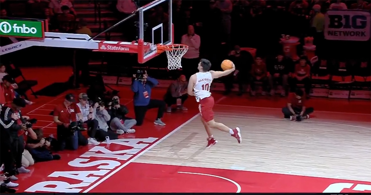 Heinrich Haarberg stuns crowd, wins halftime dunk contest during Nebraska vs. Illinois