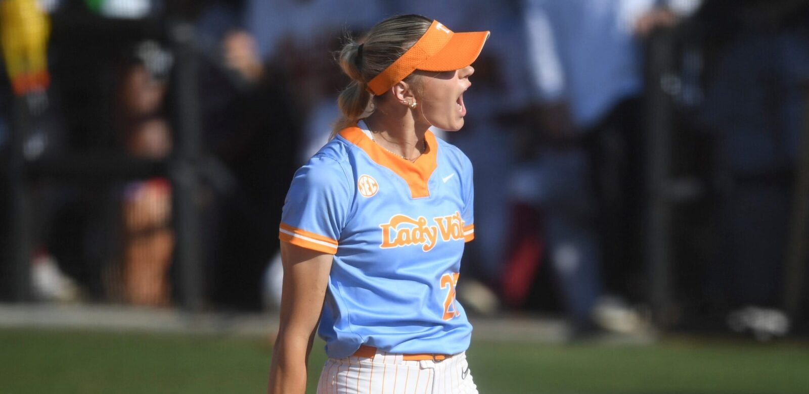 WATCH: Karlyn Pickens fastball busts Nebraska bat in half during Knoxville Super Regional