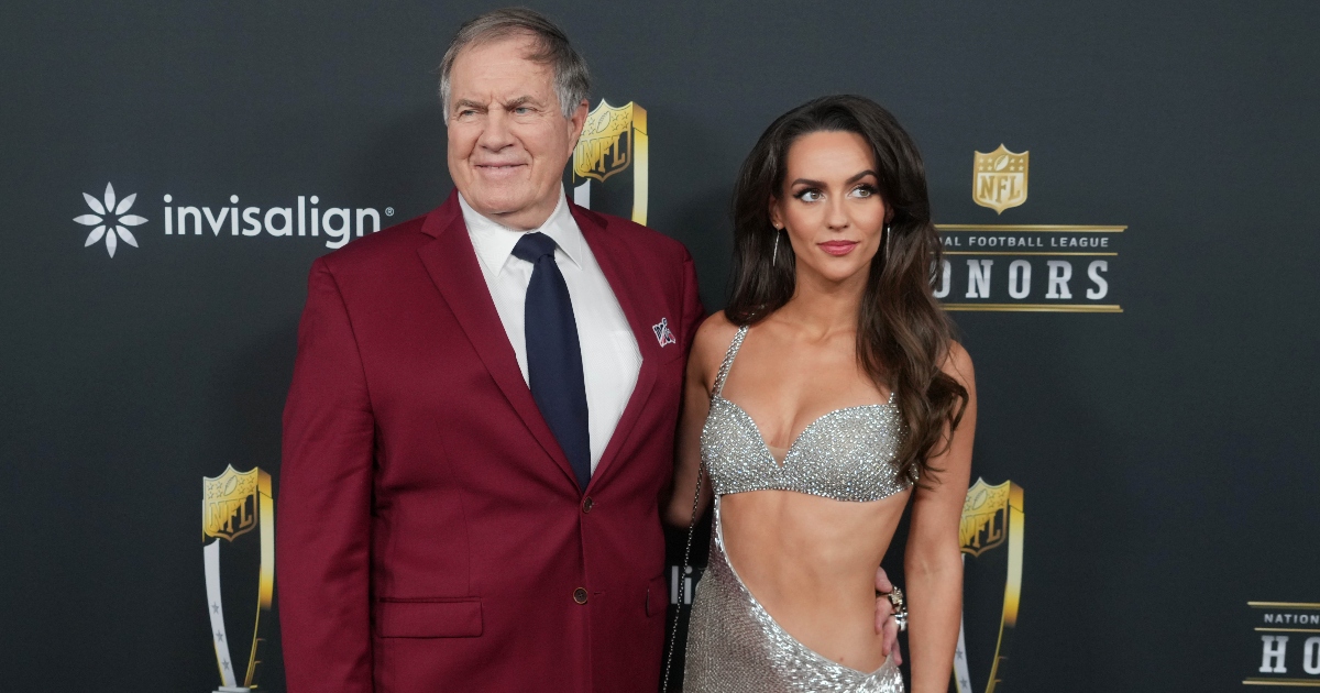 Bill Belichick, girlfriend Jordon Hudson stun on NFL Honors red carpet