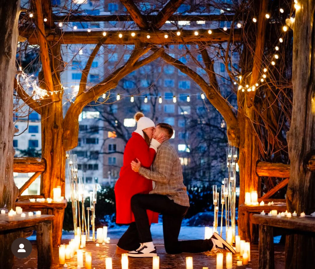 Andrew Carr proposes to his girlfriend Genevieve Johnson - Photo via andrewpcarr/IG