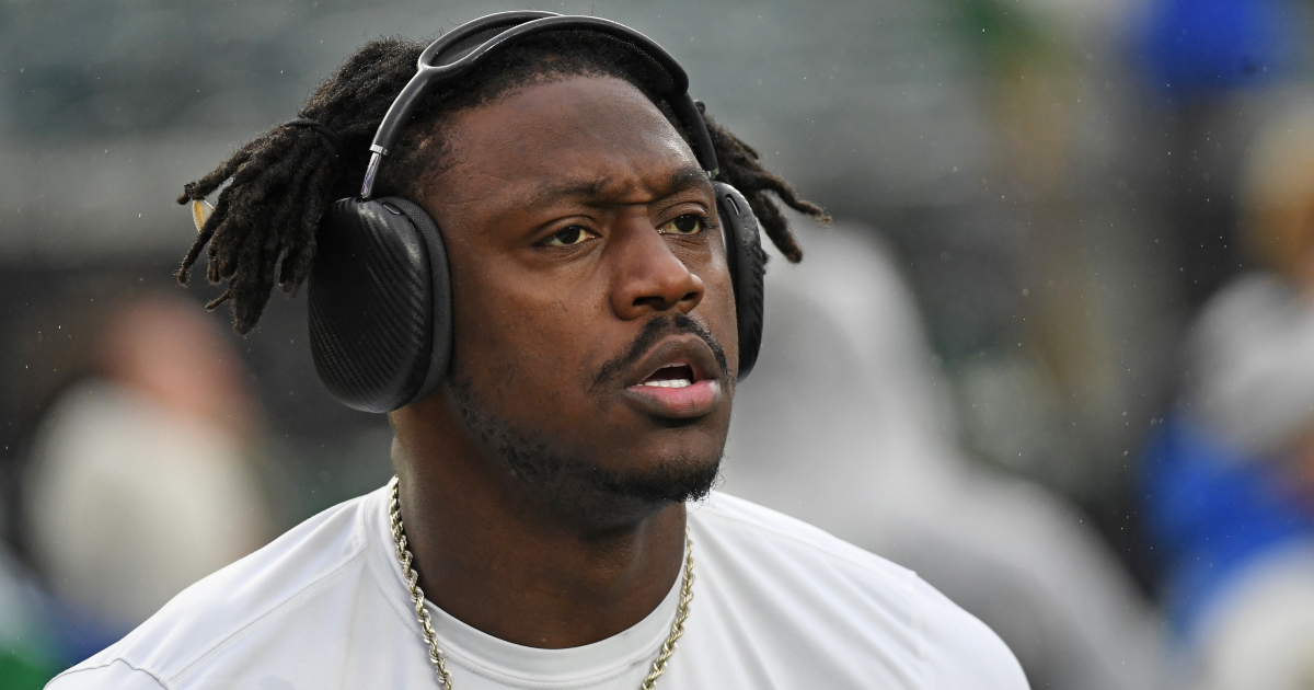 AJ Brown, Nick Sirianni have heated exchange on Eagles sideline in Super Bowl LIX