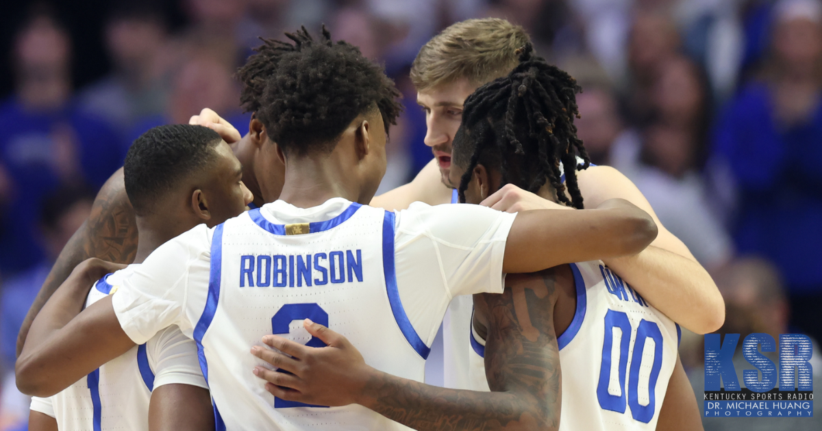 Kentucky stays in Top 15 of AP Poll after 1-1 week