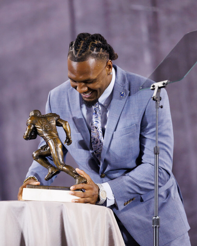 JJ Weaver accepts the Jason Witten Collegiate Man of the Year Award - Photo by Elliott Hess, UK Athletics