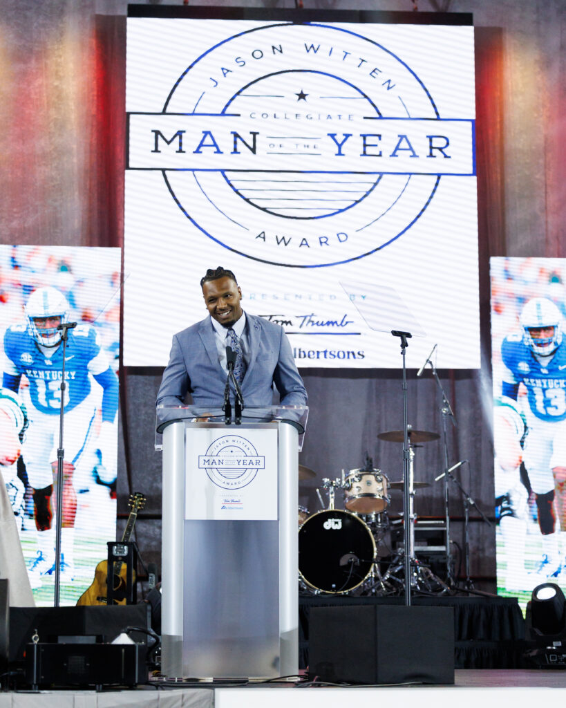 JJ Weaver accepts the Jason Witten Collegiate Man of the Year Award - Photo by Elliott Hess, UK Athletics