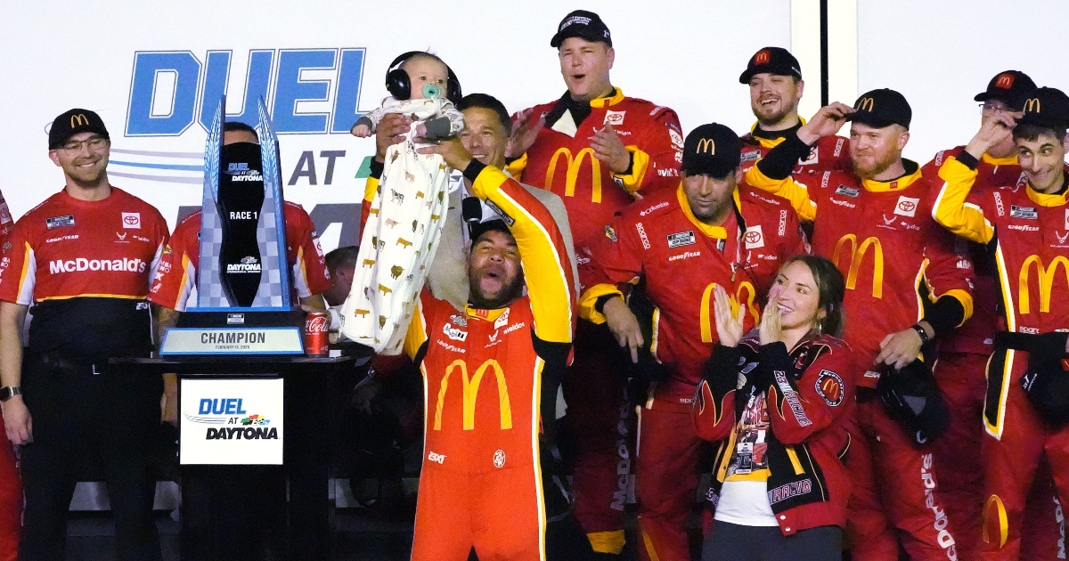 Bubba Wallace delivers Daytona Duel race trophy to Michael Jordan