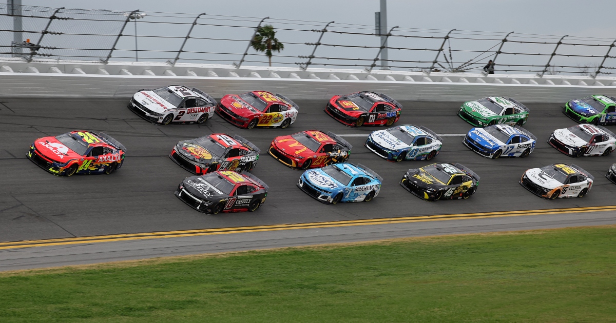 Daytona 500 weather delay: NASCAR drops red flag due to rain, expected restart time