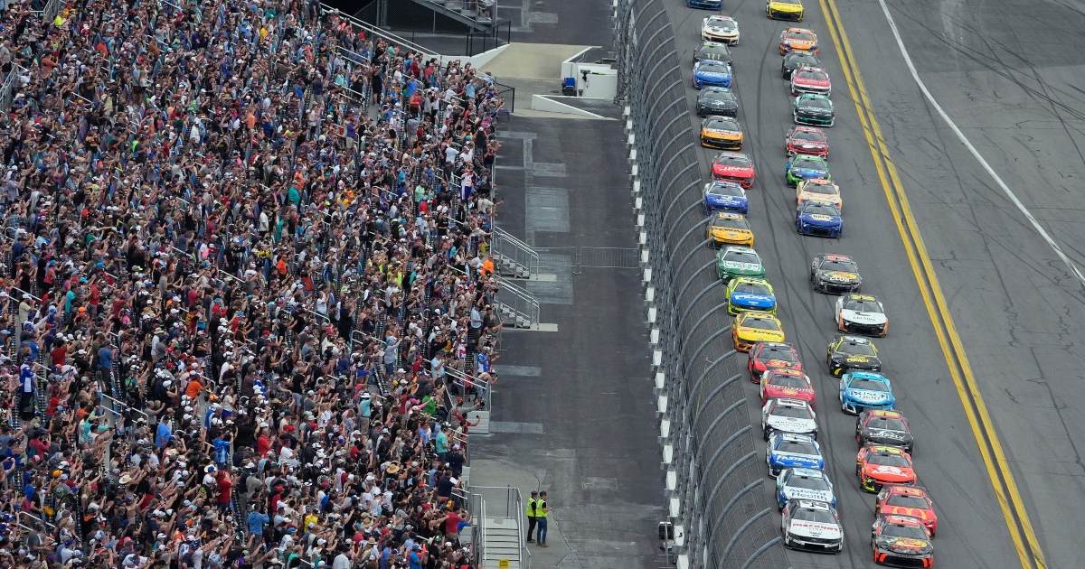 Daytona 500 weather delay: NASCAR drops second red flag due to rain, expected restart time