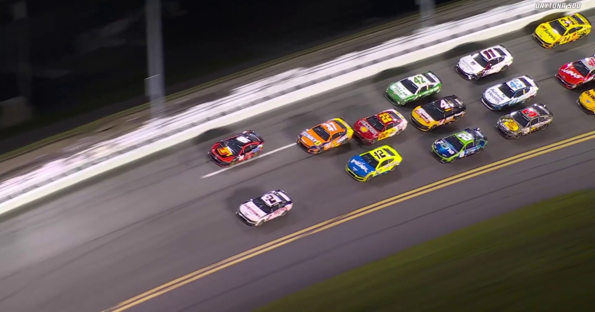 Ricky Stenhouse Jr., Joey Logano trigger big wreck late in Daytona 500