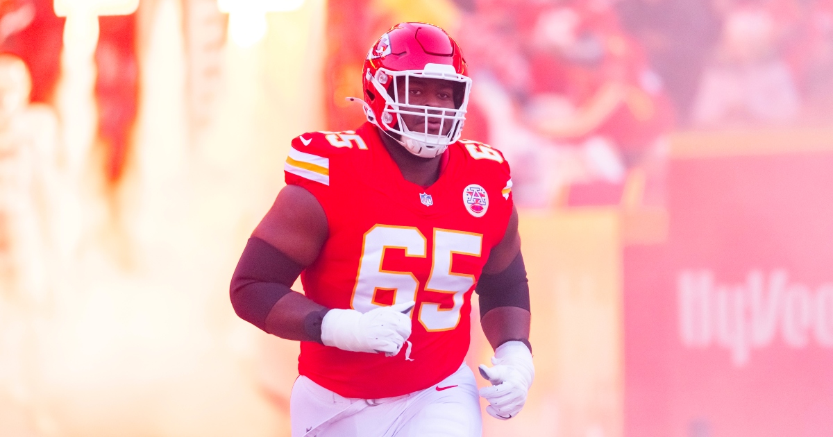 Trey Smith signs new contract to become highest-paid guard in the NFL