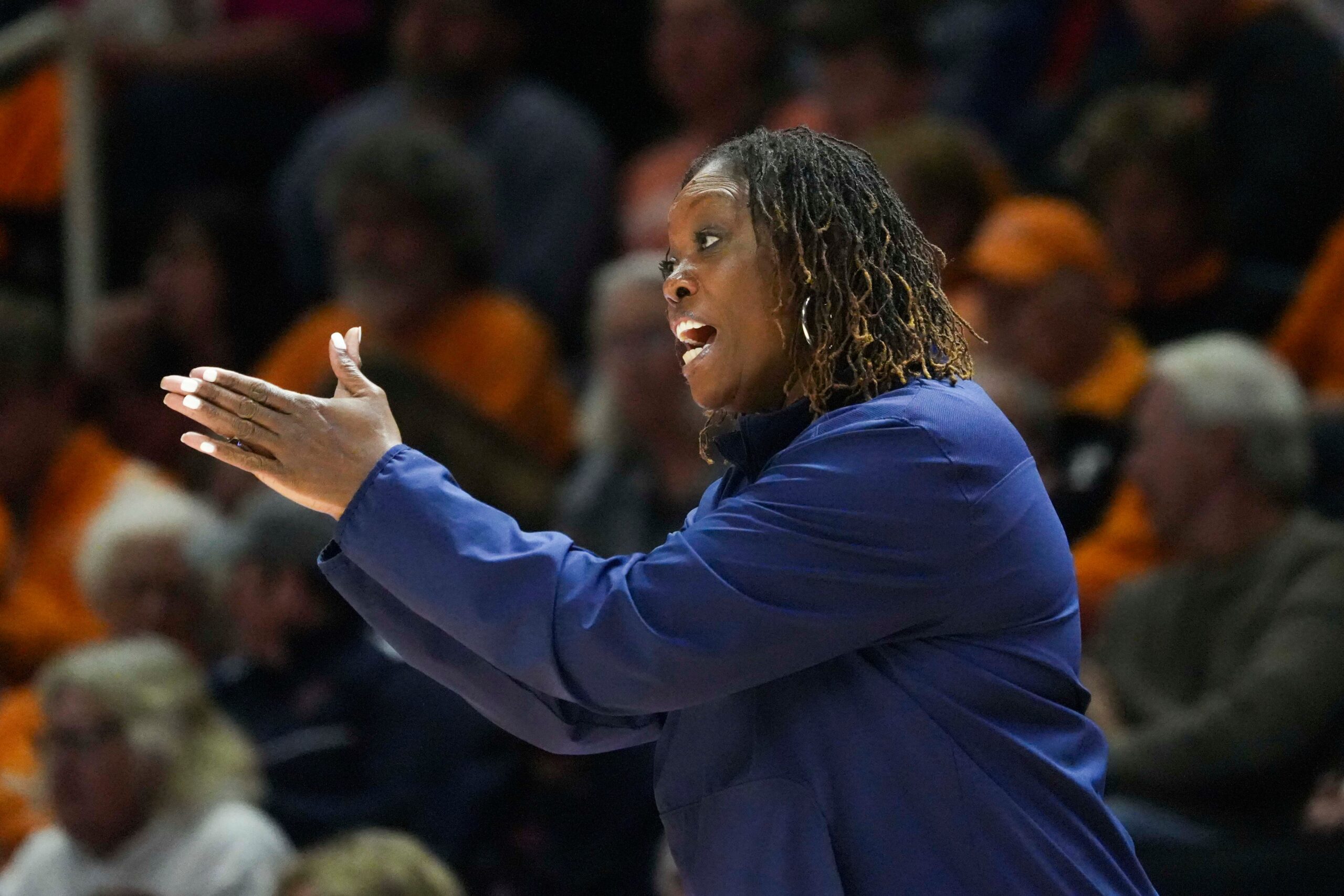 Auburn parts ways with head women's basketball coach Johnnie Harris