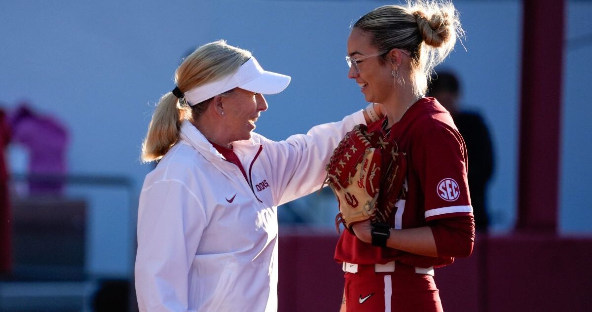 OU softball takes the doubleheader at Arkansas, now 25-0