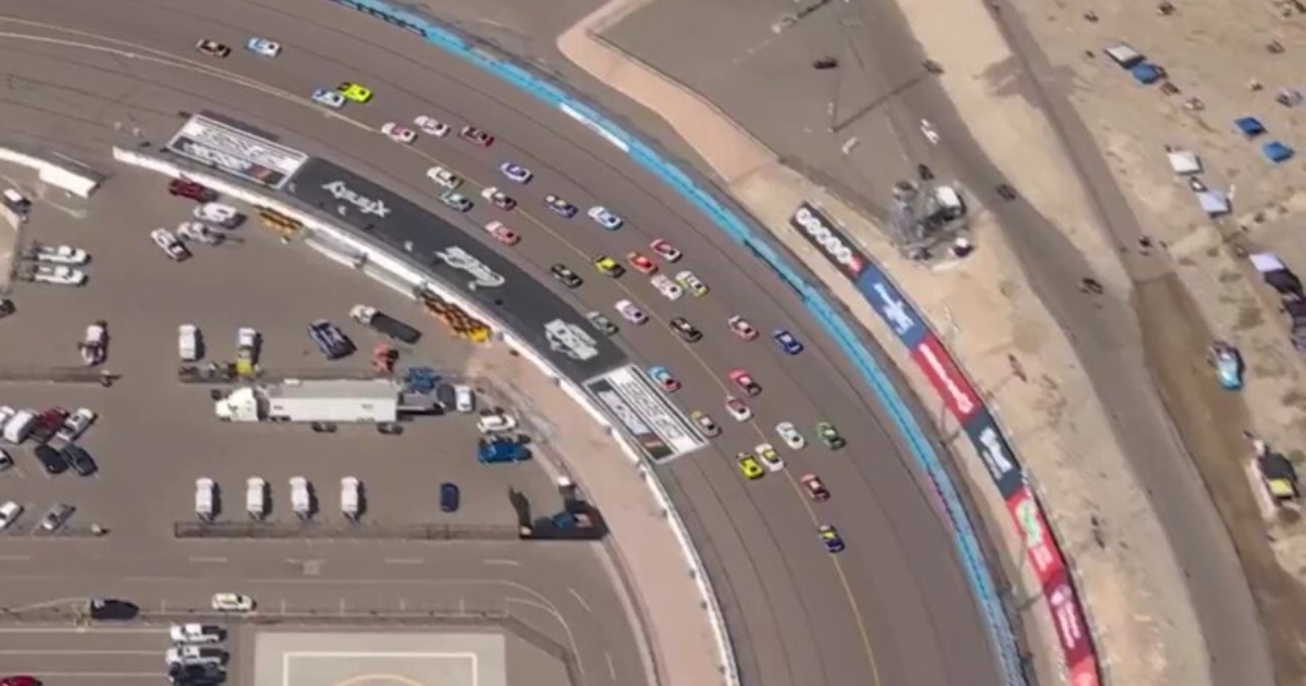 WATCH: Chase Briscoe gets air, big damage after crashing in seven-car pileup at Phoenix