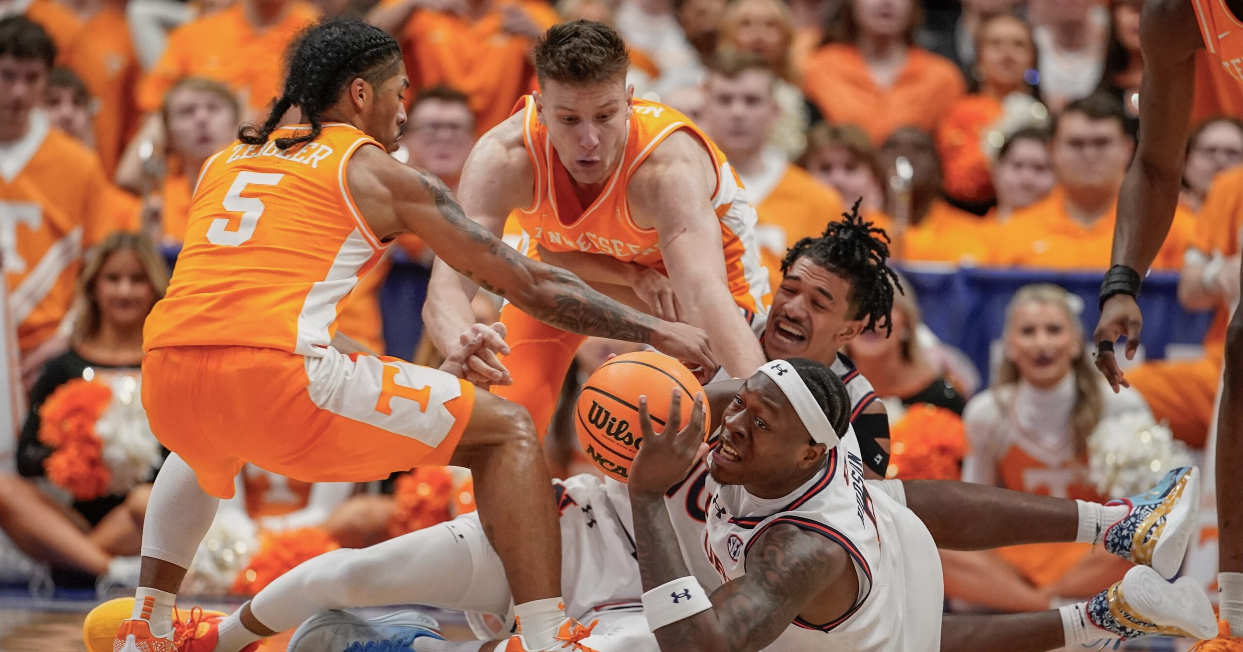 Tennessee headed back to SEC Tournament title game after beating No. 1 Auburn, 70-65