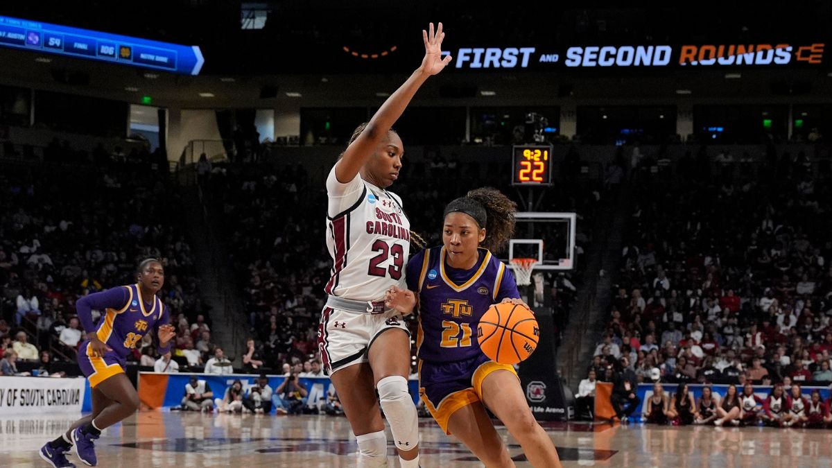 Dawn Staley gives Bree Hall flowers for play on defense: ‘She’s on my all-time defensive team’