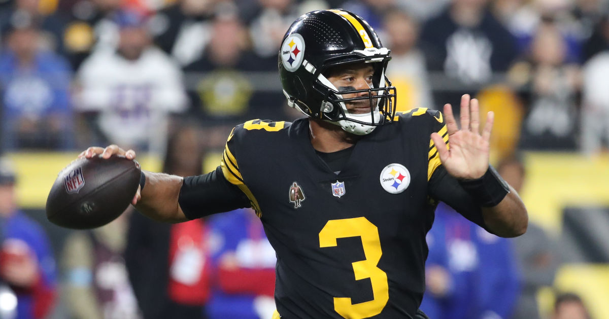 Russell Wilson's NYC Welcome: Throws Signed Football at Knicks Game