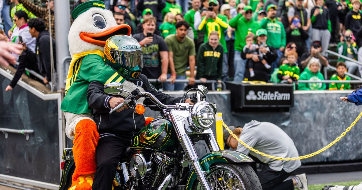 4-Star Safety Myles Baker Recaps Oregon Spring Game Visit: 'The energy was electric'