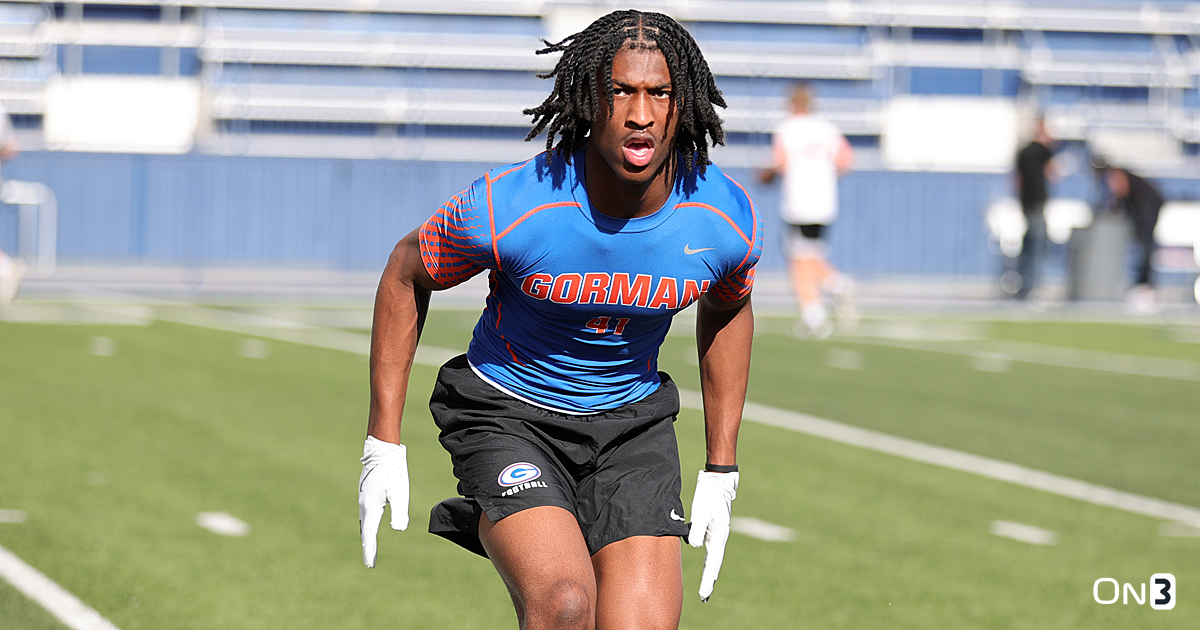 Alabama and Oregon continue to battle for 4-star safety Jett Washington and he's locked in official visits with both