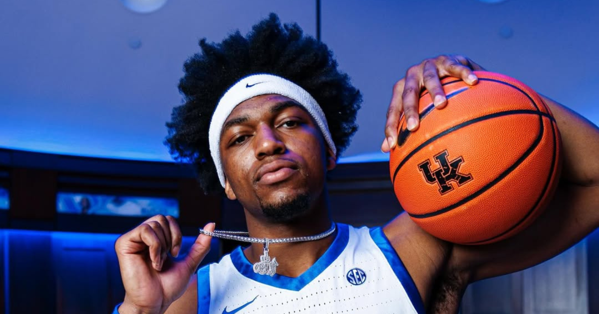 New Kentucky forward Mo Dioubate shows off jersey pictures from official visit