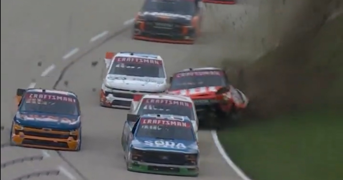 Gio Ruggiero launches off grass, destroys Kaden Honeycutt No. 45 truck in big wreck at Texas