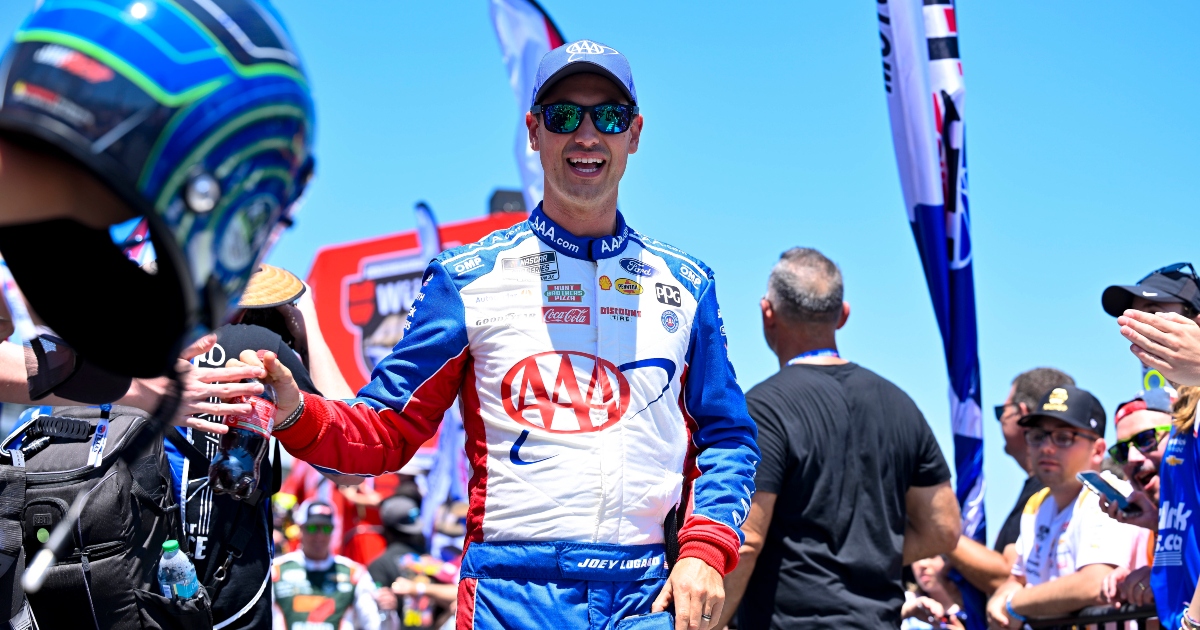 Kevin Harvick speculates why Joey Logano gets booed by NASCAR fans