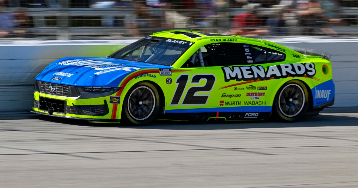 Dale Earnhardt Jr. critical of Ryan Blaney lane choice: 'Something's going on with Blaney'
