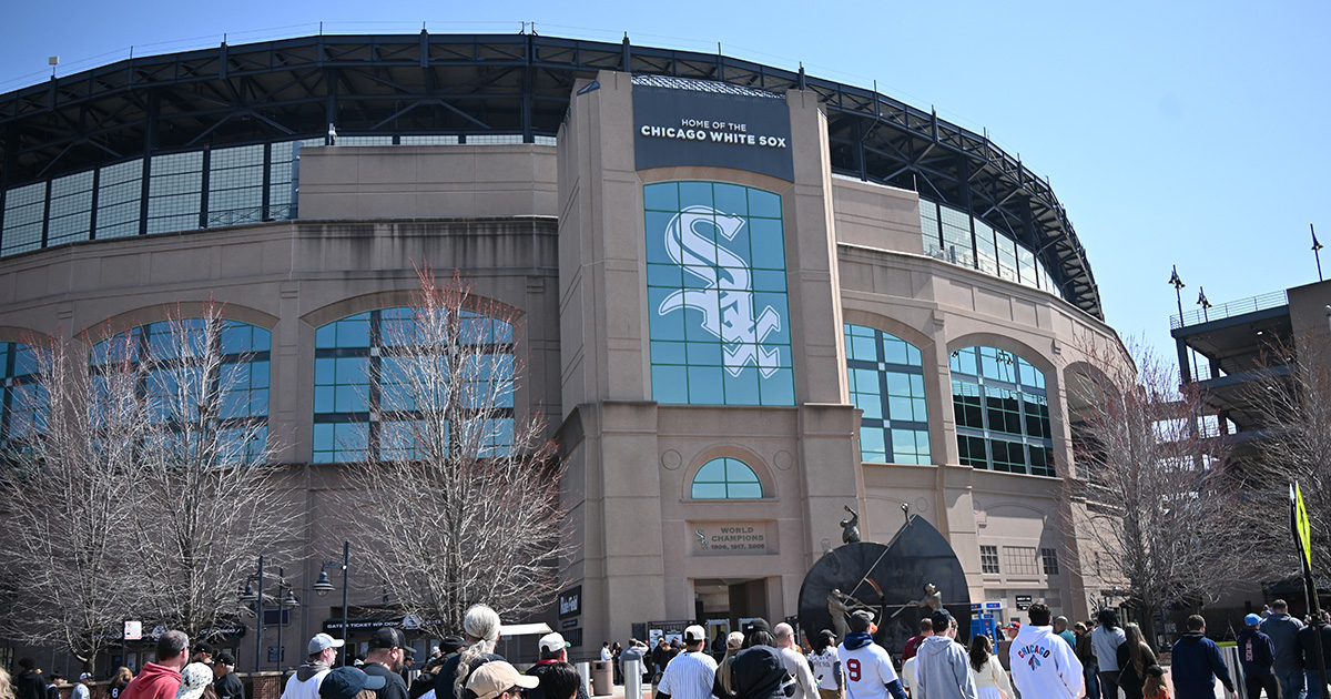 LOOK: Chicago White Sox fire back at Cubs over Pope Leo XIV fandom