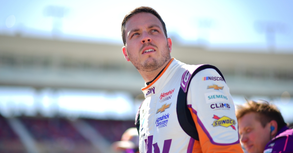 Alex Bowman fires back after Denny Hamlin waves to him during pass at Kansas