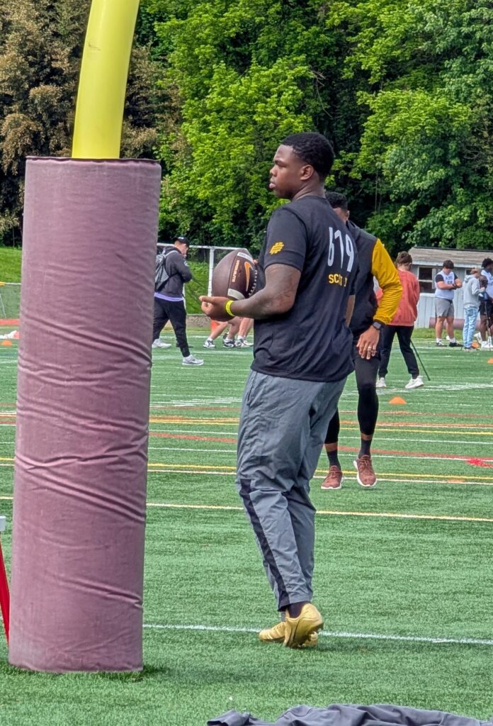 2028 quarterback Charles Scott