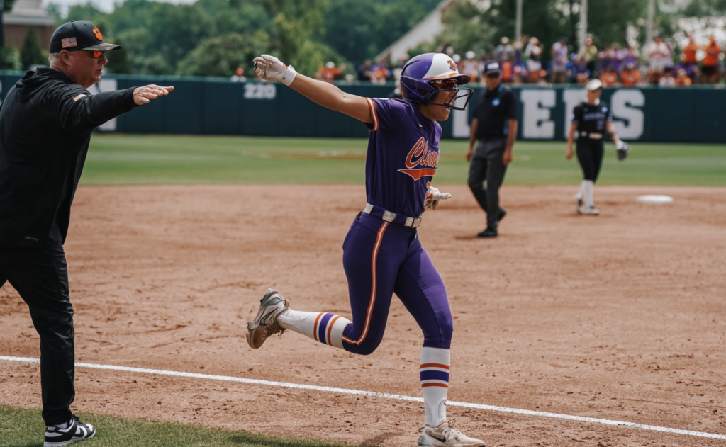Clemson returns to Super Regionals after beating Kentucky